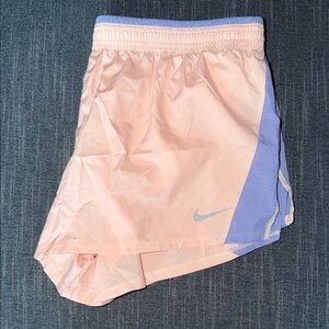 Nike Women's XXL NWOT Lined Running Shorts in Soft Peach and Light Purple